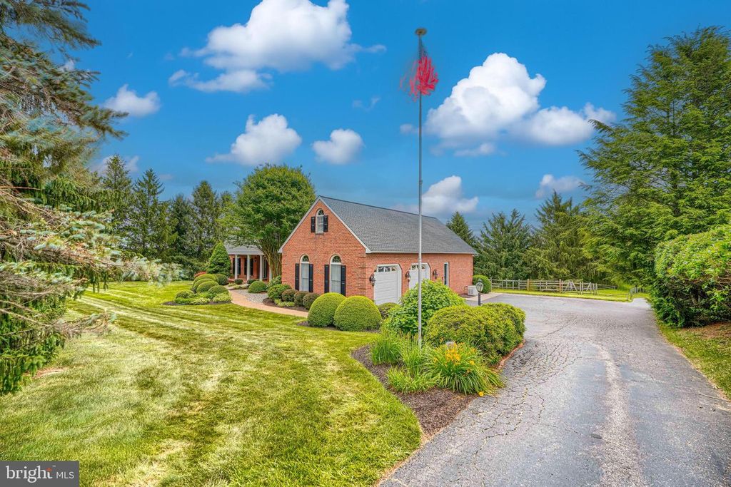 Image 4 of property listing at 1950 MOUNT HOREB RD, Street, MD 21154