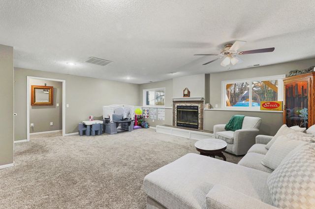 2220 Gentry Ln, El Dorado, KS 67042