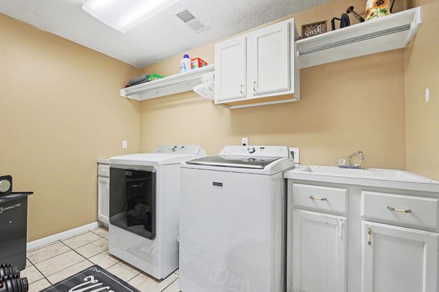 2220 Gentry Ln, El Dorado, KS 67042