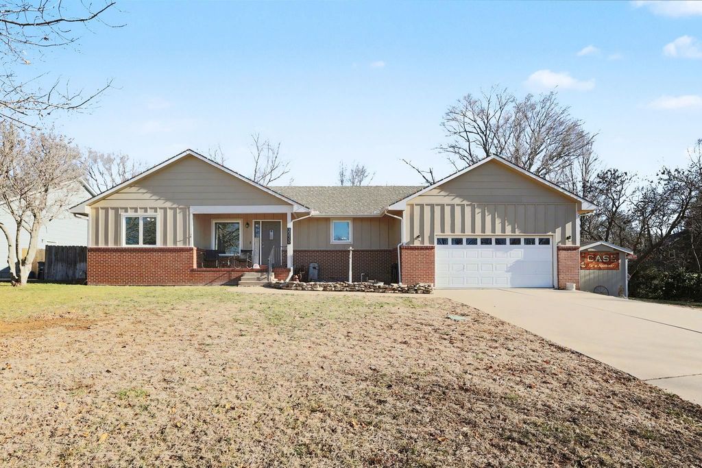 2220 Gentry Ln, El Dorado, KS 67042