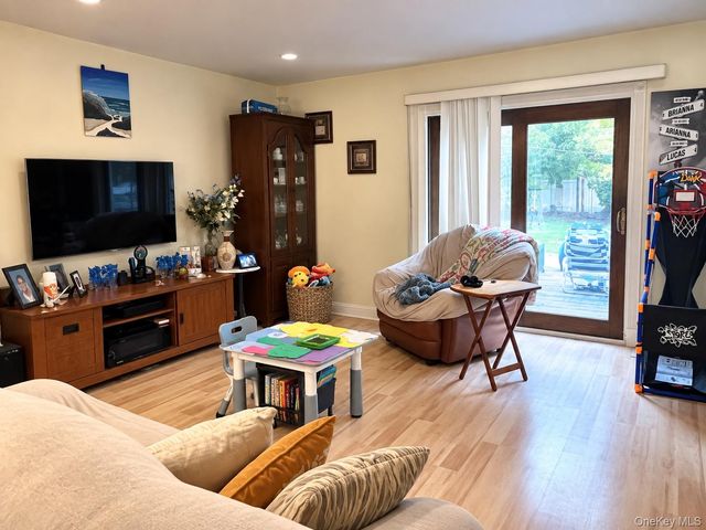 263 N 3rd Avenue, Bay Shore, NY 11706