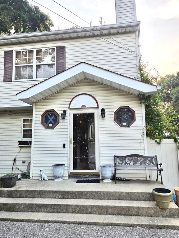 263 N 3rd Avenue, Bay Shore, NY 11706