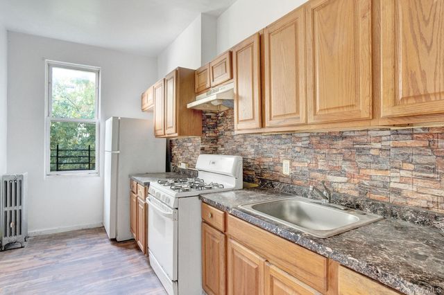 1241 College Avenue, Bronx, NY 10456