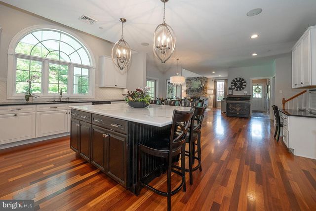 121 SPRING TREE DR, Newtown Square, PA 19073