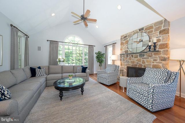 121 SPRING TREE DR, Newtown Square, PA 19073