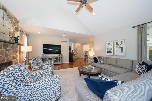 121 SPRING TREE DR, Newtown Square, PA 19073