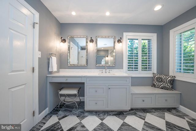 121 SPRING TREE DR, Newtown Square, PA 19073