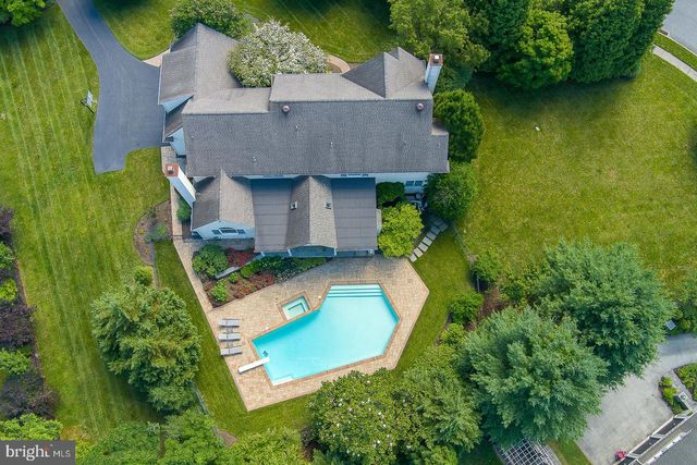 121 SPRING TREE DR, Newtown Square, PA 19073