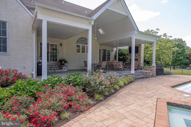 121 SPRING TREE DR, Newtown Square, PA 19073