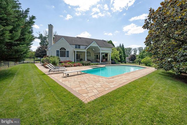 121 SPRING TREE DR, Newtown Square, PA 19073