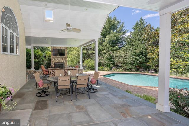 121 SPRING TREE DR, Newtown Square, PA 19073