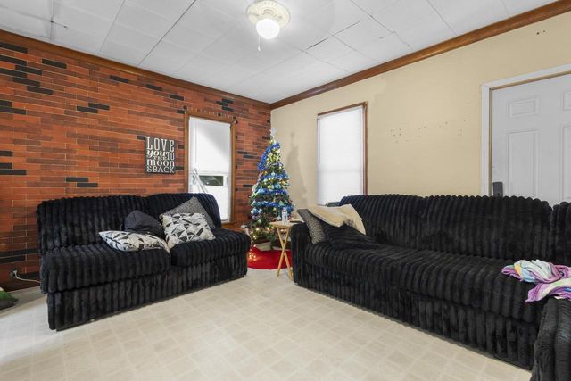 918 MERRITT AVENUE, Oshkosh, WI 54901