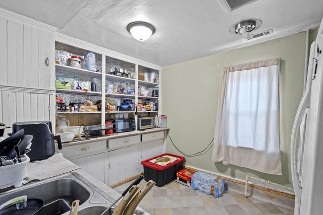 918 MERRITT AVENUE, Oshkosh, WI 54901