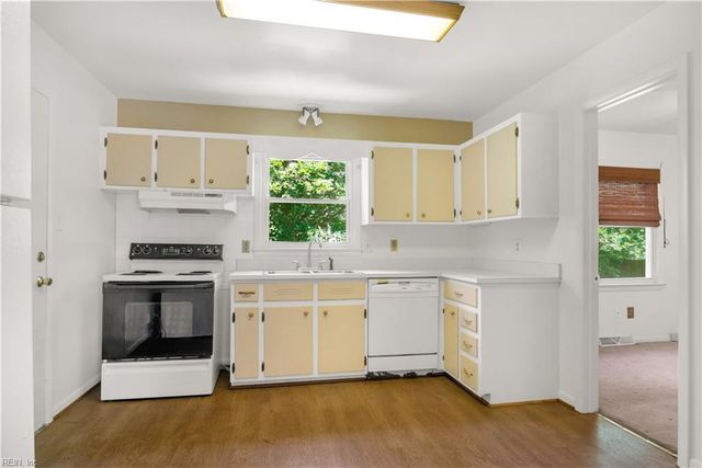 5104 Hazelwood RD, Hampton, VA 23605