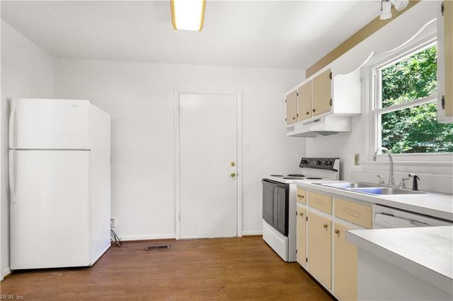 5104 Hazelwood RD, Hampton, VA 23605