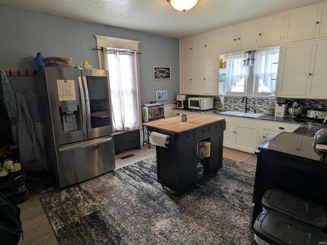 15 E main Street, Rossville, IN 46065