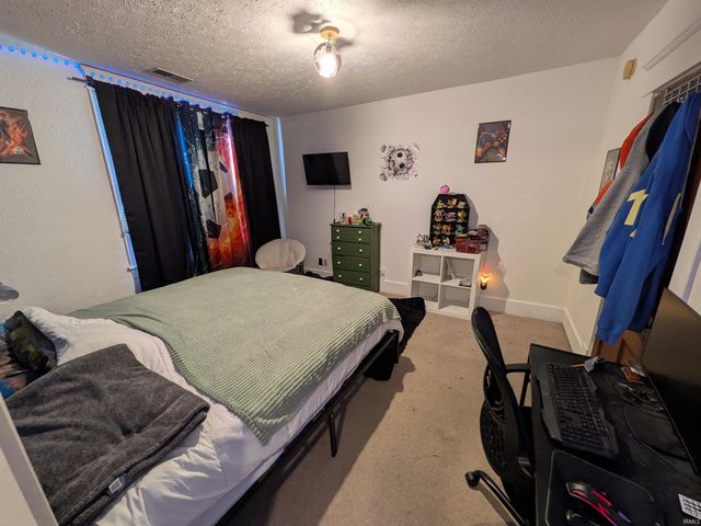 15 E main Street, Rossville, IN 46065