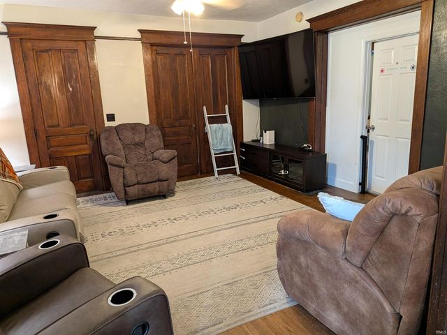 15 E main Street, Rossville, IN 46065