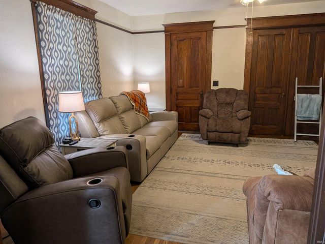 15 E main Street, Rossville, IN 46065