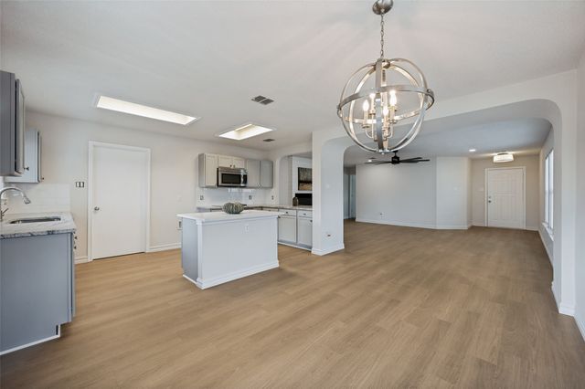 700 Capricorn Street, Cedar Hill, TX 75104