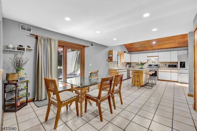 4 Skytop Dr, Denville Twp., NJ 07834
