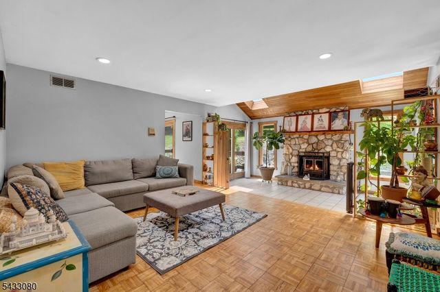 4 Skytop Dr, Denville Twp., NJ 07834