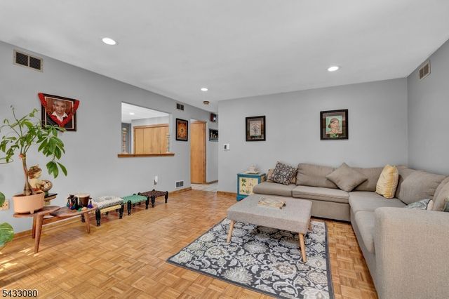 4 Skytop Dr, Denville Twp., NJ 07834