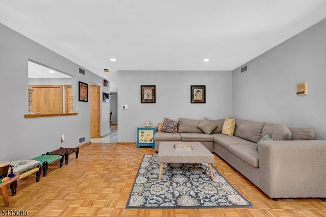 4 Skytop Dr, Denville Twp., NJ 07834