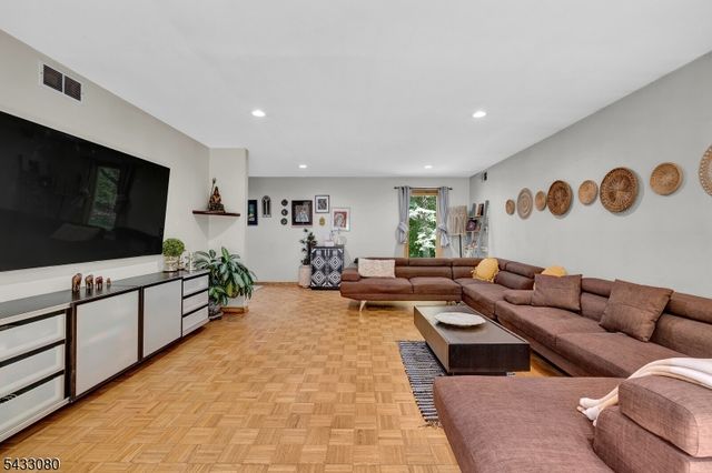 4 Skytop Dr, Denville Twp., NJ 07834