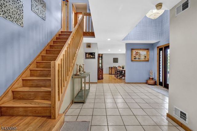 4 Skytop Dr, Denville Twp., NJ 07834
