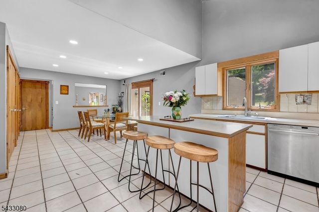 4 Skytop Dr, Denville Twp., NJ 07834