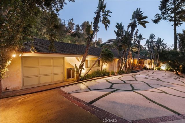 1138 Coldwater Canyon Drive, Beverly Hills, CA 90210