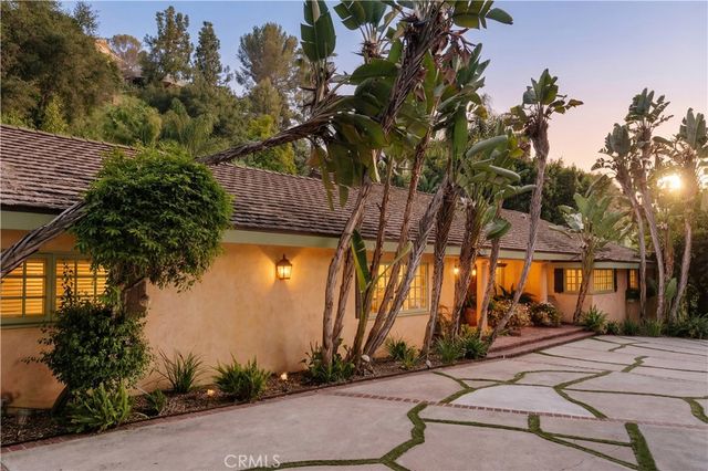 1138 Coldwater Canyon Drive, Beverly Hills, CA 90210