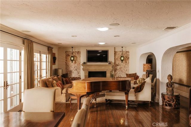 1138 Coldwater Canyon Drive, Beverly Hills, CA 90210