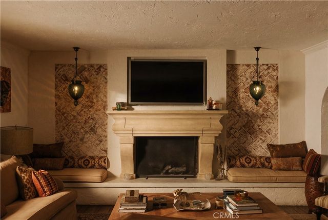 1138 Coldwater Canyon Drive, Beverly Hills, CA 90210