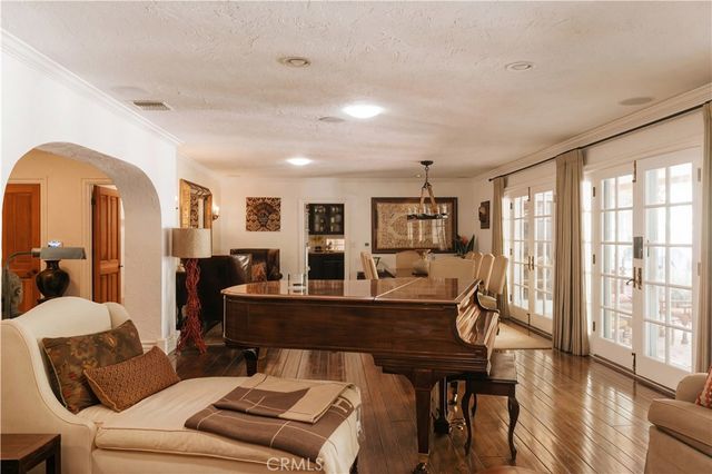 1138 Coldwater Canyon Drive, Beverly Hills, CA 90210