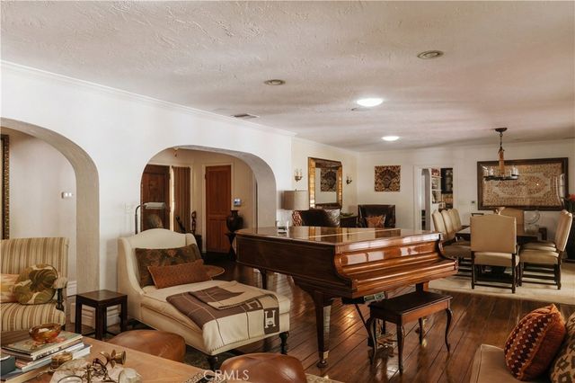 1138 Coldwater Canyon Drive, Beverly Hills, CA 90210