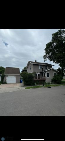 802 11th Avenue N, Fargo, ND 58102