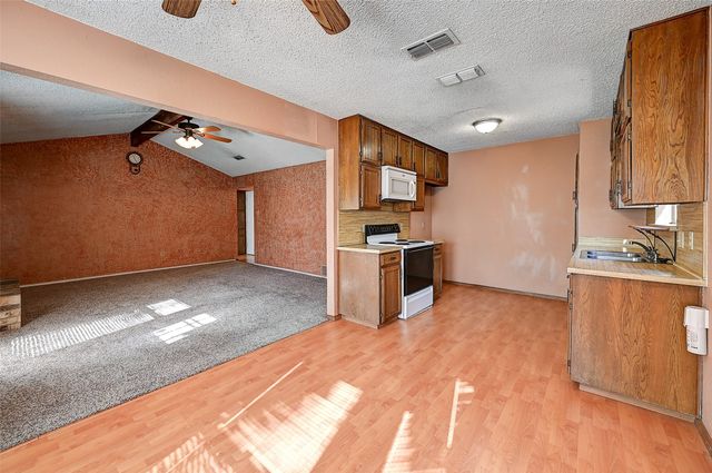 6640 Fair Oaks Drive, Watauga, TX 76148