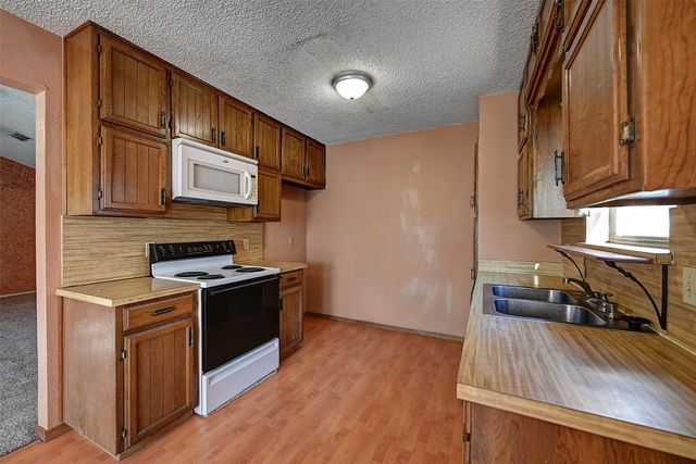 6640 Fair Oaks Drive, Watauga, TX 76148