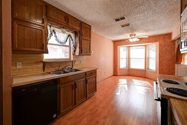 6640 Fair Oaks Drive, Watauga, TX 76148