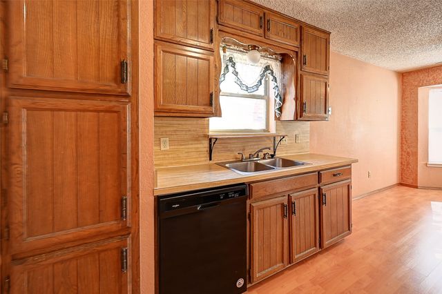 6640 Fair Oaks Drive, Watauga, TX 76148