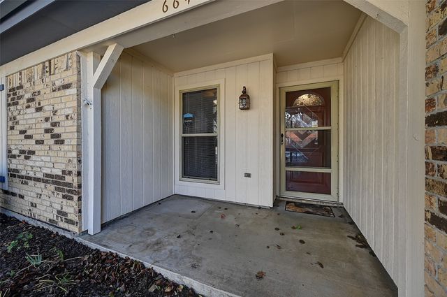 6640 Fair Oaks Drive, Watauga, TX 76148