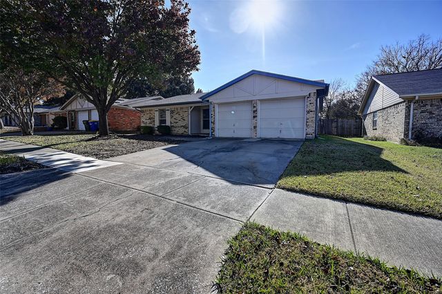 6640 Fair Oaks Drive, Watauga, TX 76148