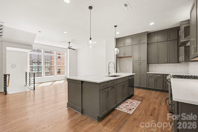 816 Madison Glen Lane, Charlotte, NC 28209
