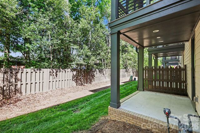 816 Madison Glen Lane, Charlotte, NC 28209