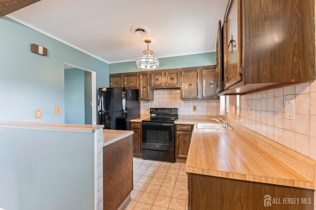 56 Evergreen Terrace, Monroe, NJ 08831