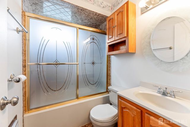 56 Evergreen Terrace, Monroe, NJ 08831