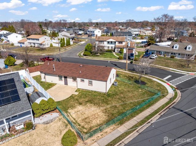 56 Evergreen Terrace, Monroe, NJ 08831