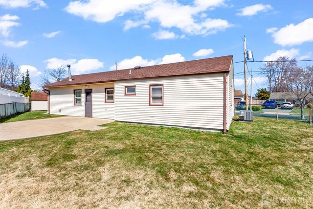 56 Evergreen Terrace, Monroe, NJ 08831